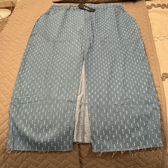 Light Wash Denim Textured Raw Hem Midi Skirt/NWT/L - Picture 5 of 16